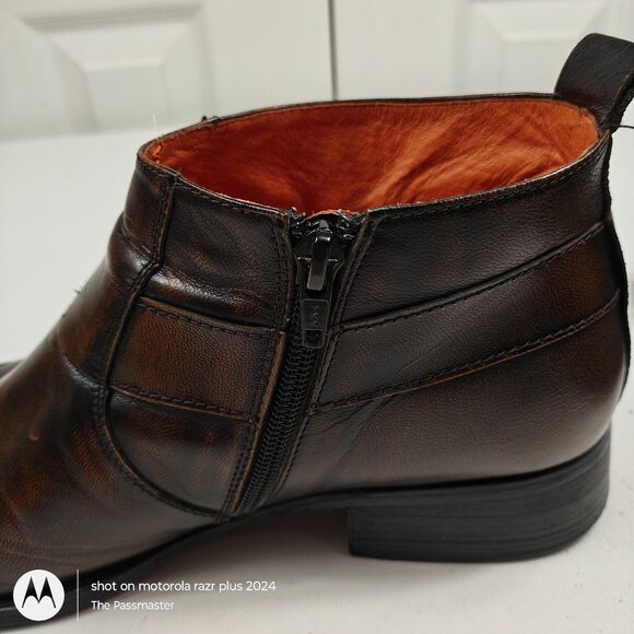 Men's Robert Wayne Zip-Up Distressed Buckle Emblem Dagger Boots US Size 10 - Picture 5 of 15